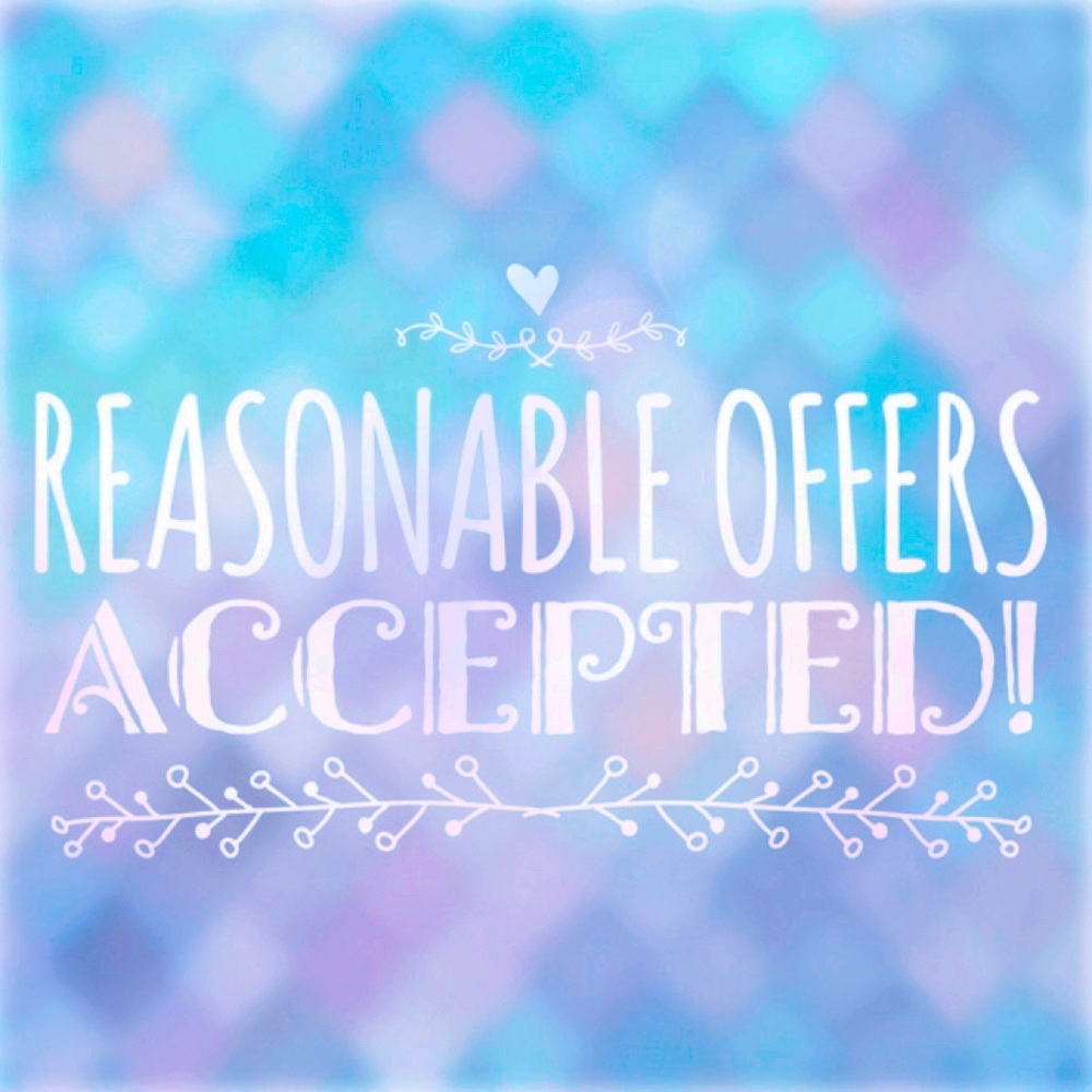 Reasonable offers welcome! 🌸💕🌸